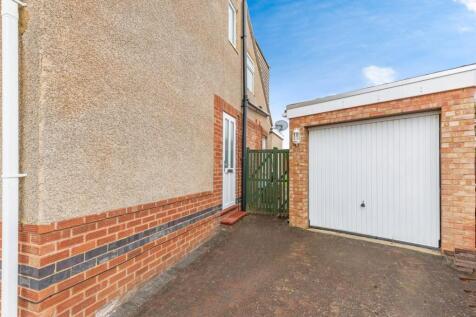 Drive/Garage