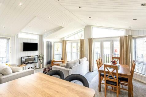 Lounge /Kitchen/ Din