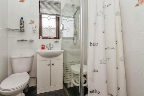 Gf Shower Room