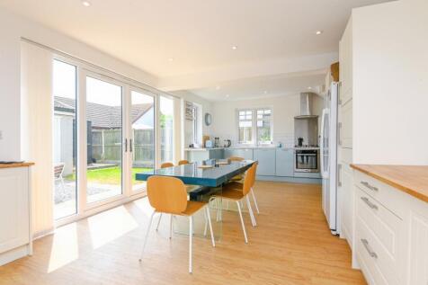 Kitchen/Dining Area