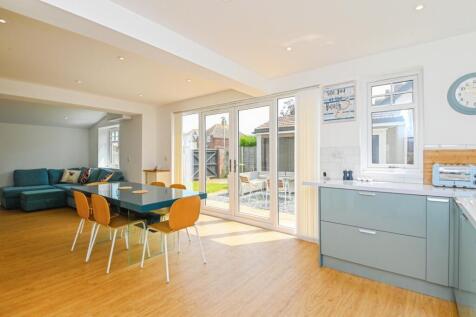 Kitchen/Dining Area