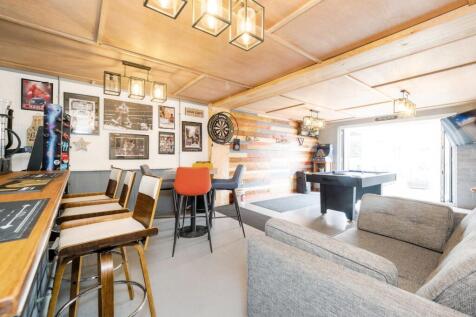 Bar/Garden Room