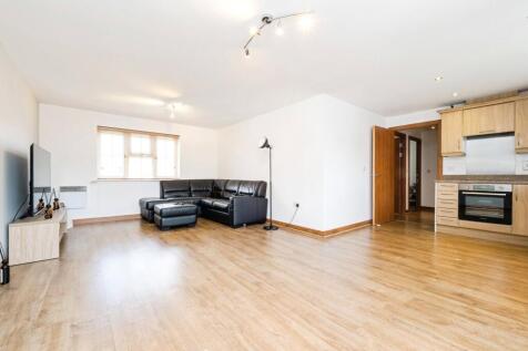 Louge/Dining Area