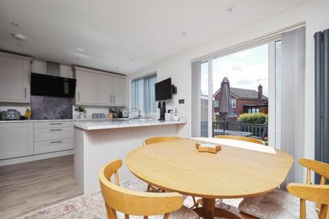 Dining/Kitchen