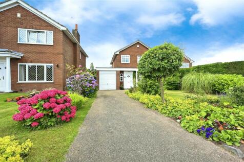 Front/Driveway/Garag