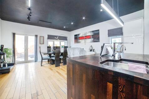 Kitchen-Diner-Family