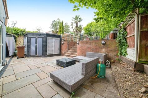 Patio &amp; Summerhouse