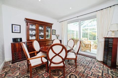 Dining Room/Bed 3