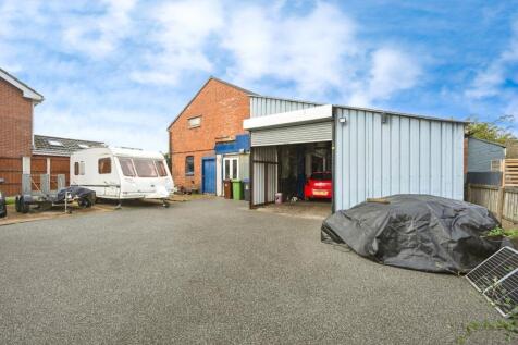 Garage / Workshop