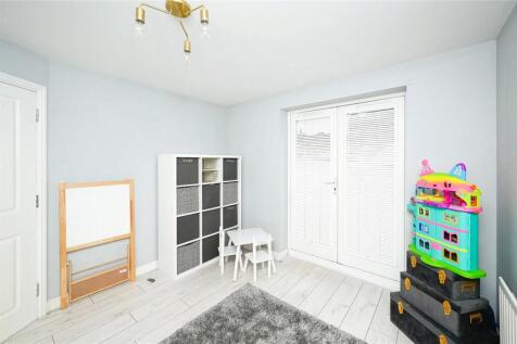 Bedroom 4/Playroo