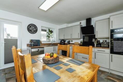 Kitchen / Dining