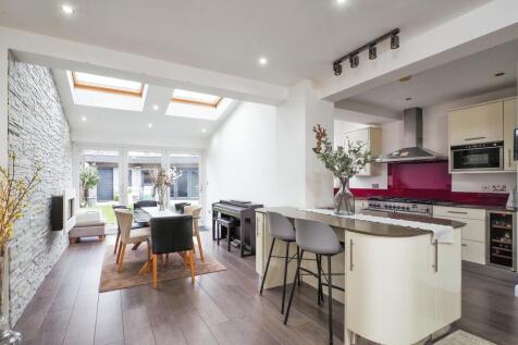 Snug/Kitchen