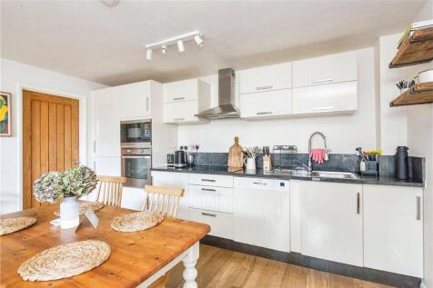 Lounge Kitchen