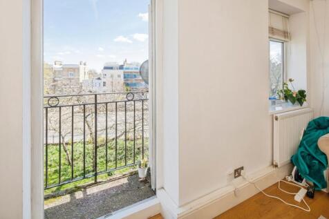 Lounge/Balcony