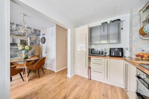 Kit To Dining Rm