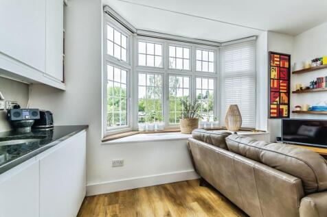 Lounge/Kitchen