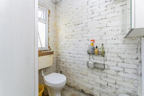 Downstiars Wc