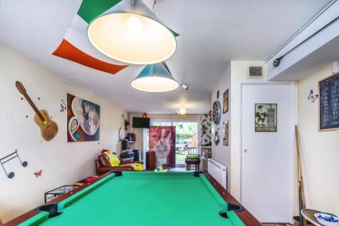 Bedroom4/Games Room