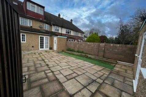 Chestnut garden pebble dashed2.jpg