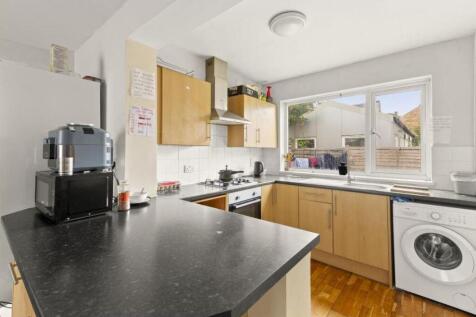 Kitchen2.JPG