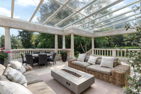 Outside Entertaining