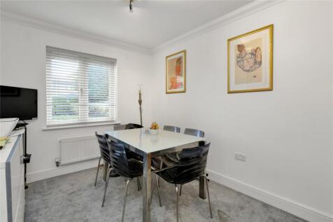 Bedroom 2/Dining
