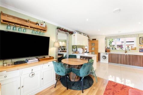 Kitchen/ Dining