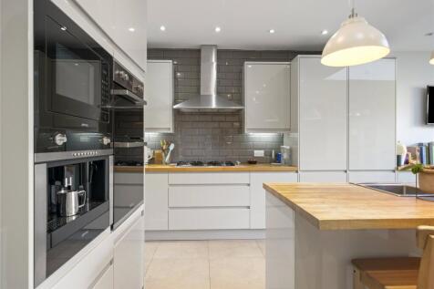 Kitchen/ Dining