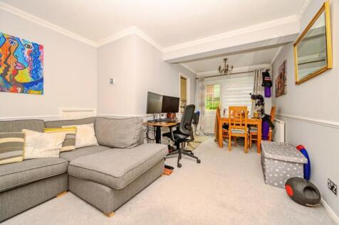 Lounge/Dining