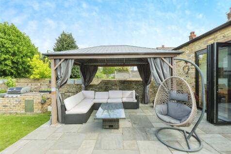 Patio/Bbq Area