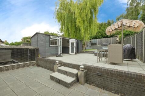 Patio/Bbq Area