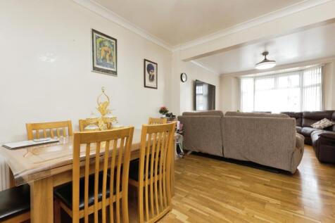Lounge/Dining