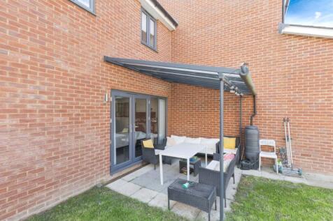 Patio/Bbq Area