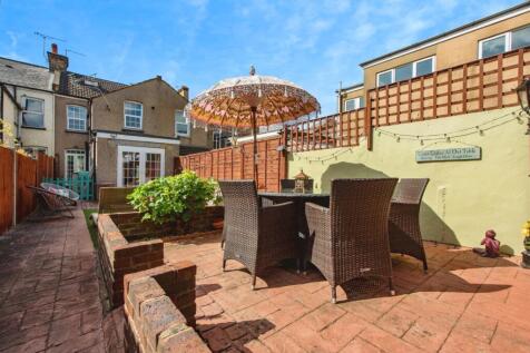 Patio/Bbq Area