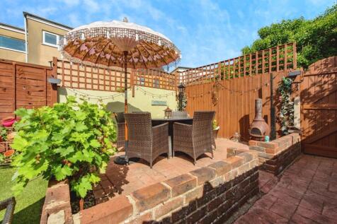 Patio/Bbq Area