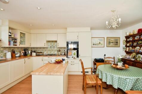 Kitchen/ Dining