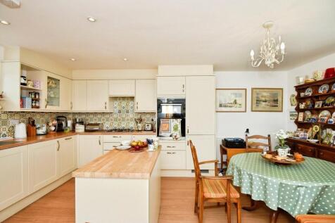 Kitchen/ Dining