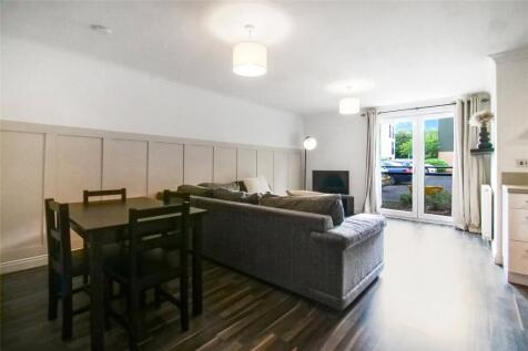 Lounge/Dining Area