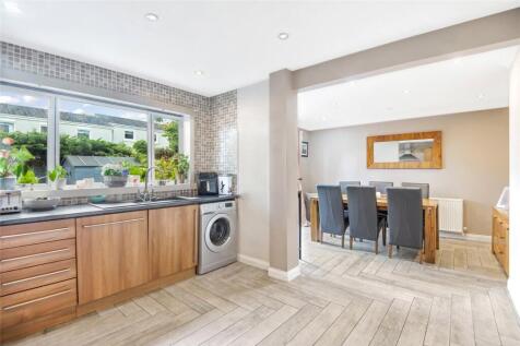 Kitchen/ Dining