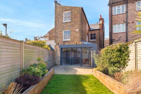 Garden to rear of house