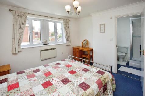 Master Bedroom (2)