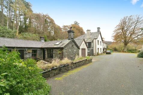 Driveway/Coach House