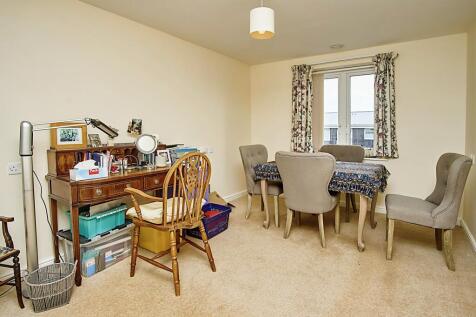 Bedroom/Dining Room