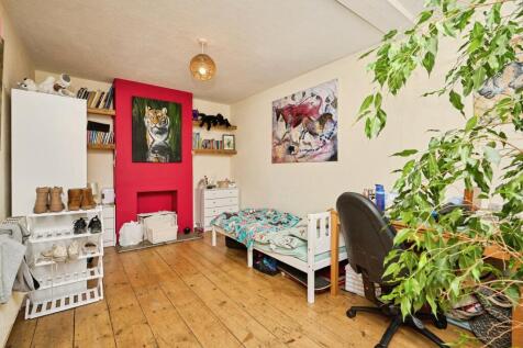 Bedroom/Dining Room