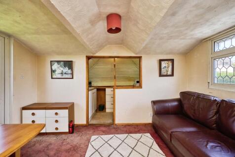 Sitting Area/Bed 4