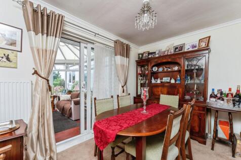 Bedroom 2/Dining