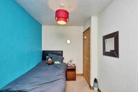 Top Flat Bedroom 2