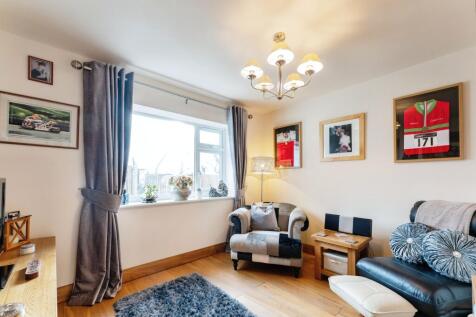 Sitting Room/Bed 4