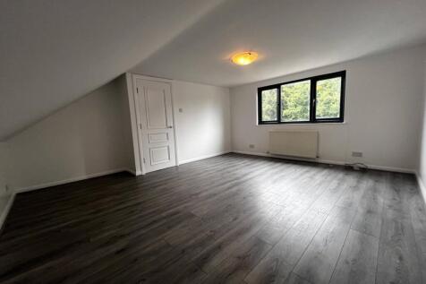 Bed 4/Lounge
