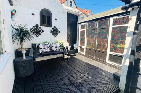 Decking &amp; Hot Tub